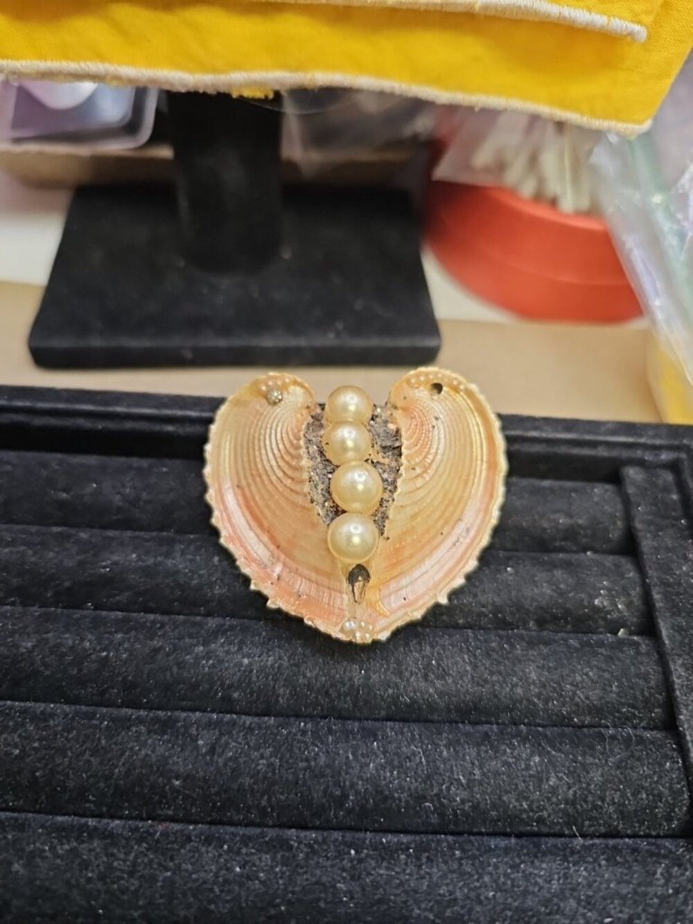 Brooch/pin Pink Shell Shaped Into Heart 4 Large Faux Pearls MCM